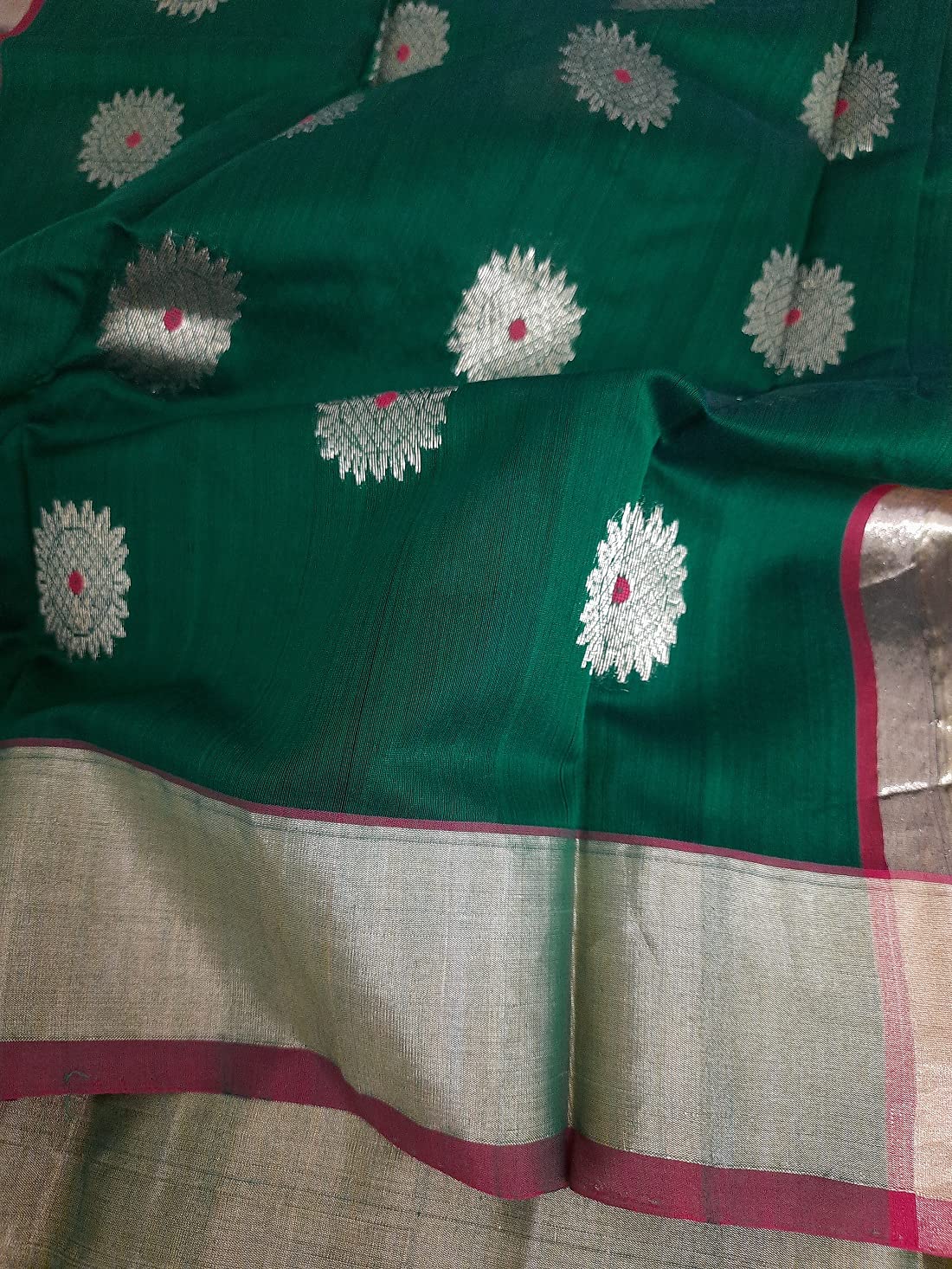 HerClozet pure Chanderi premuim Handwoven EKNAL Silk Saree (Green; Golden; Red) - Image 2
